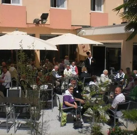 Отель Des Rosiers 3*