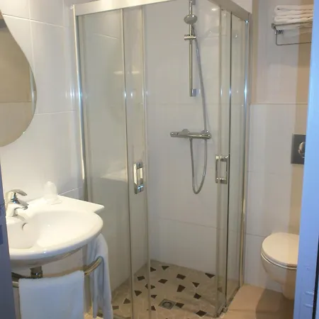 Hotel Des Rosiers 3*