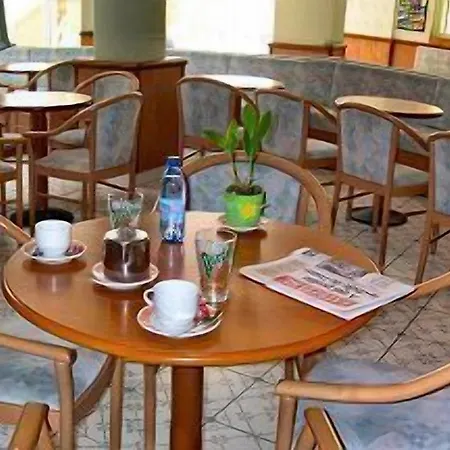 Des Rosiers לורדה