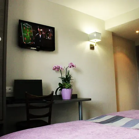 德斯洛希尔斯酒店 3* 卢德