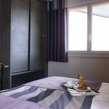 Des Rosiers מלון 3*